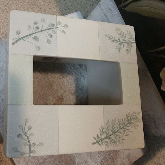 👍 Croscill Rainer Tissue Holder NWT C2 - Picture 2 of 5